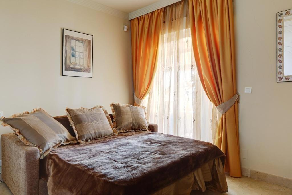 Frontline Beach Apartment - Sinfonia Del Mar Естепона Екстериор снимка